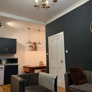 Glamours Stylish Victorian Near Centre Apartment
