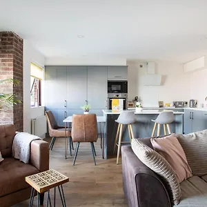 new-lisburn-road-apartment-free-parking.belfasthotelsireland.com/